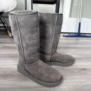 UGG  Classic Tall Grey Suede w/Grey Shearling Inside Size 8 Like New $210-